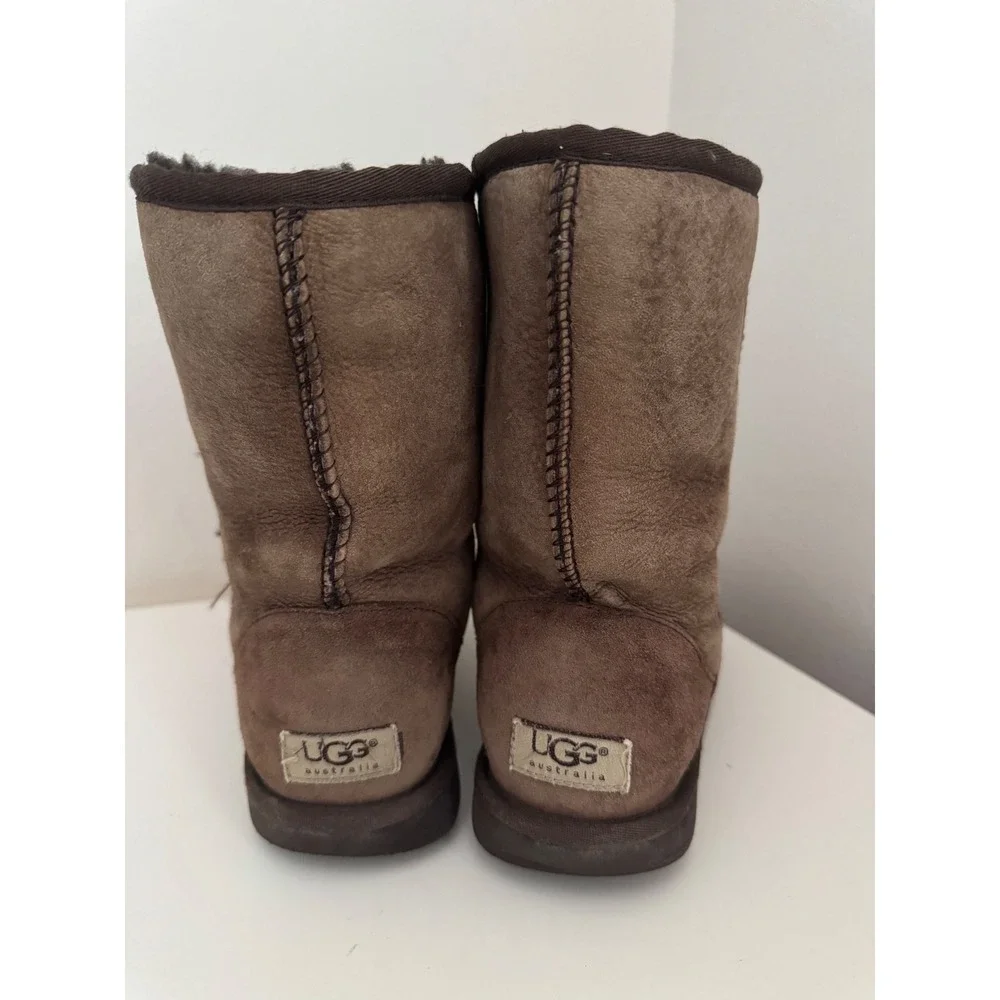 UGG Australia Classic Short 5825 Brown Sheepskin Boots Womens 8